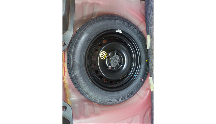 2021 Toyota Glanza V, Petrol, Manual, 28,215 km, tyre