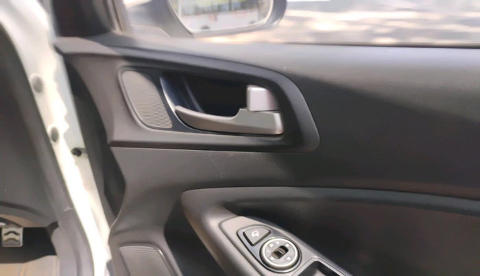 2016 Hyundai i20 Active 1.2 S, Petrol, Manual, 75,483 km, interior