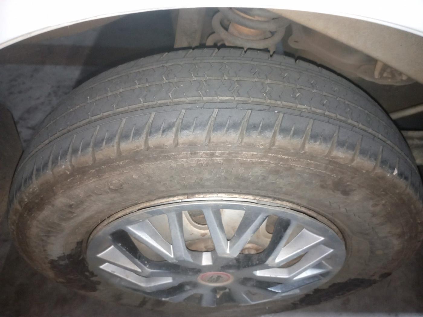 2010 Maruti Eeco 5 STR WITH A/C+HTR, Petrol, Manual, 1,10,579 km, tyre