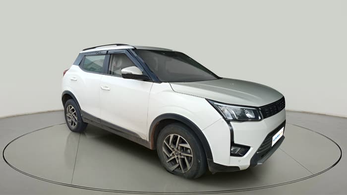 2022 Mahindra XUV300 W8 (O) 1.2 PETROL AMT, Petrol, Automatic, 30,029 km, exterior