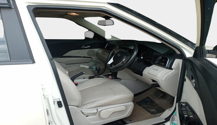 2022 Mahindra XUV300 W8 (O) 1.2 PETROL AMT, Petrol, Automatic, 30,029 km, interior
