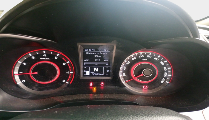 2022 Mahindra XUV300 W8 (O) 1.2 PETROL AMT, Petrol, Automatic, 30,029 km, interior