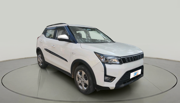 2023 Mahindra XUV300 W6 1.2 PETROL, Petrol, Manual, 31,794 km, exterior