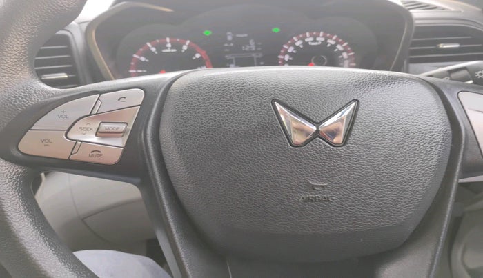 2023 Mahindra XUV300 W6 1.2 PETROL, Petrol, Manual, 31,794 km, interior