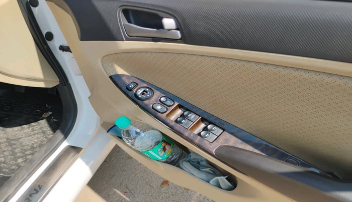 2017 Hyundai Verna 1.6 VTVT SX (O), Petrol, Manual, 86,590 km, interior