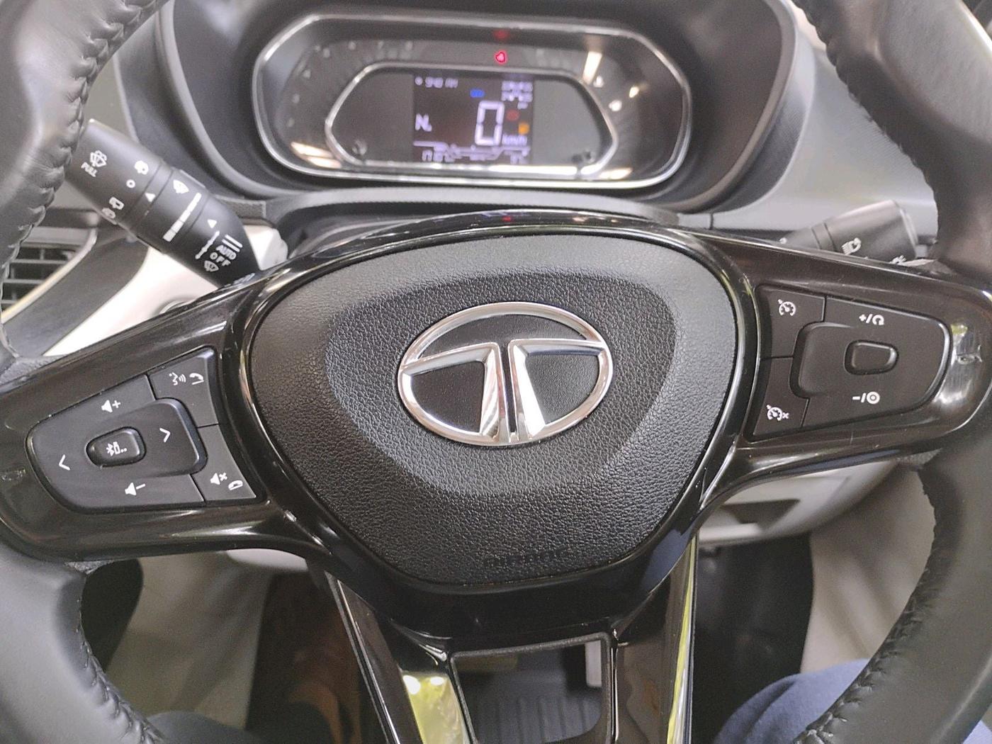 2023 Tata NEXON XZA PLUS SUNROOF PETROL, Petrol, Automatic, 17,107 km, interior
