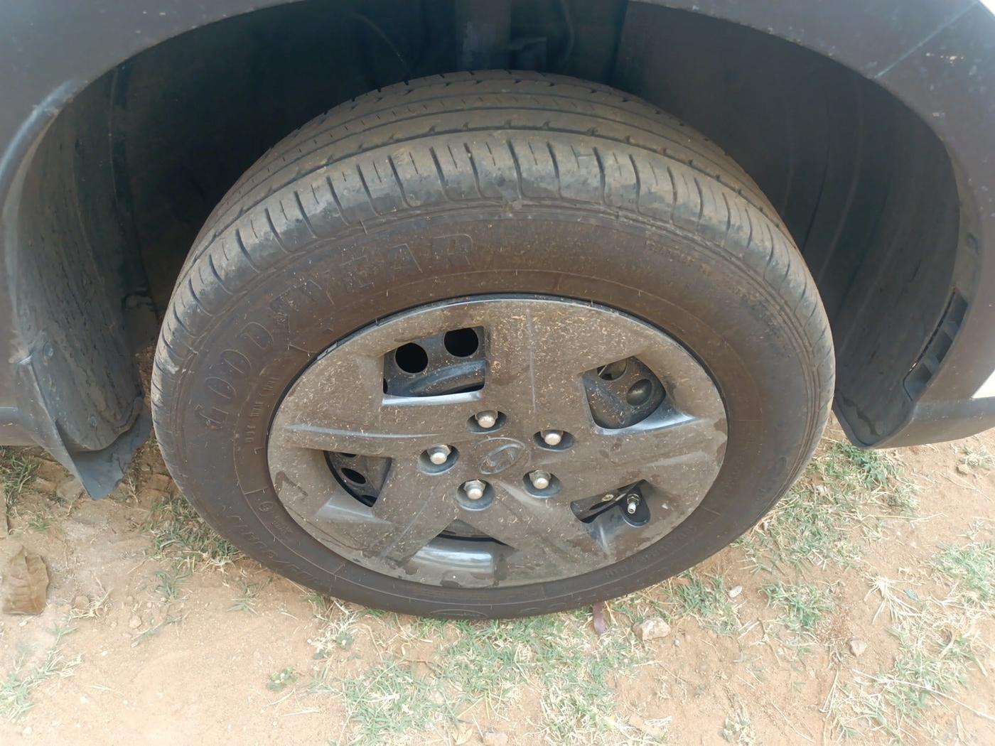 2024 Hyundai VENUE S(O) 1.2, Petrol, Manual, 28,503 km, tyre