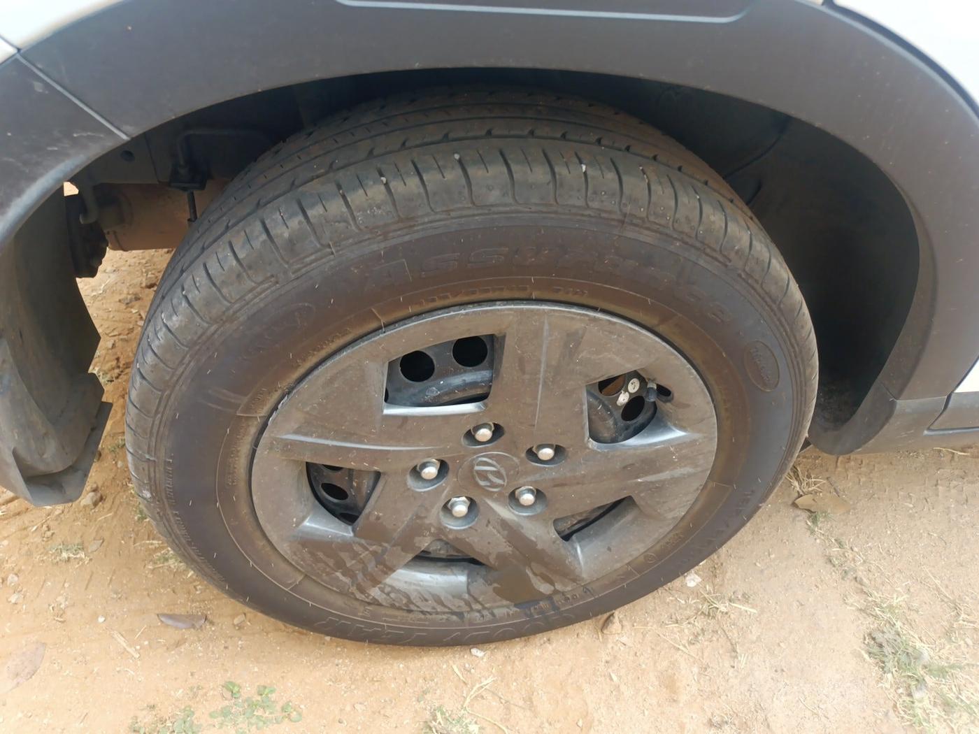 2024 Hyundai VENUE S(O) 1.2, Petrol, Manual, 28,503 km, tyre