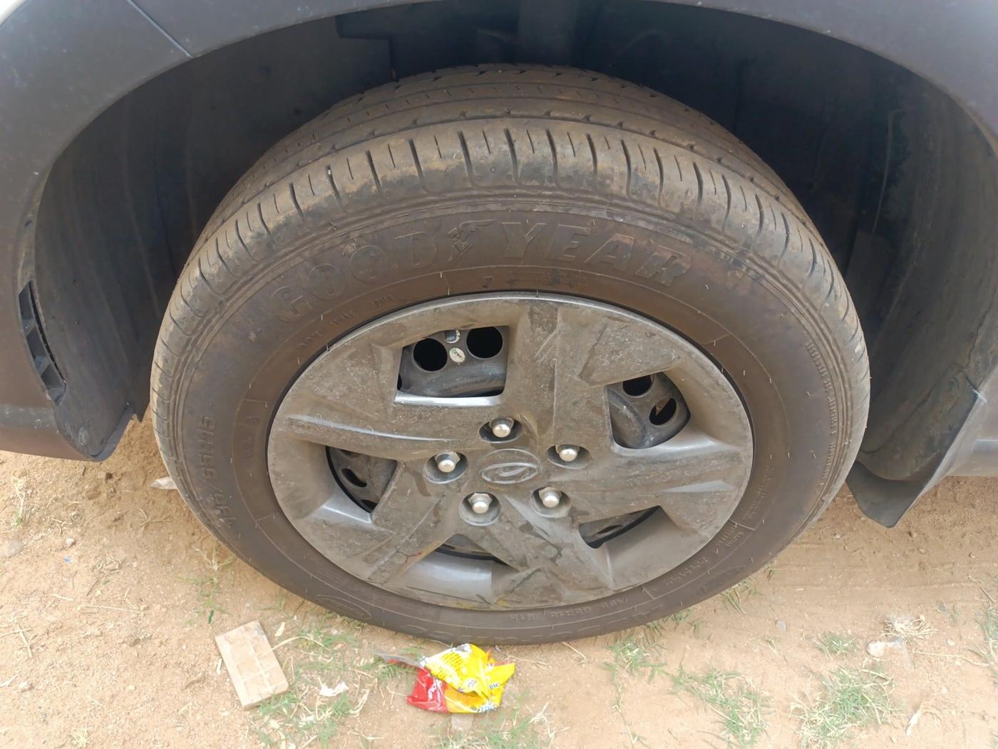 2024 Hyundai VENUE S(O) 1.2, Petrol, Manual, 28,503 km, tyre