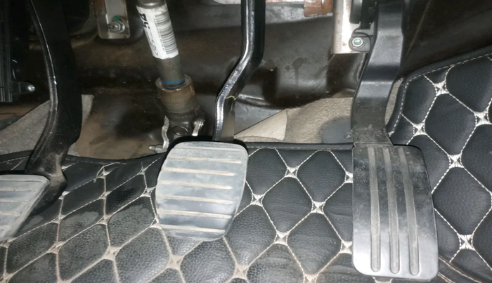 2015 Nissan Terrano XV D THP PREMIUM 110 PS, Diesel, Manual, 1,08,836 km, interior