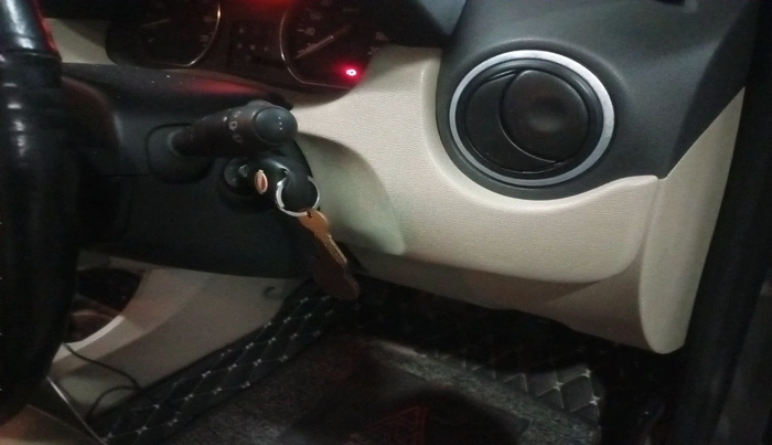 2015 Nissan Terrano XV D THP PREMIUM 110 PS, Diesel, Manual, 1,08,836 km, interior