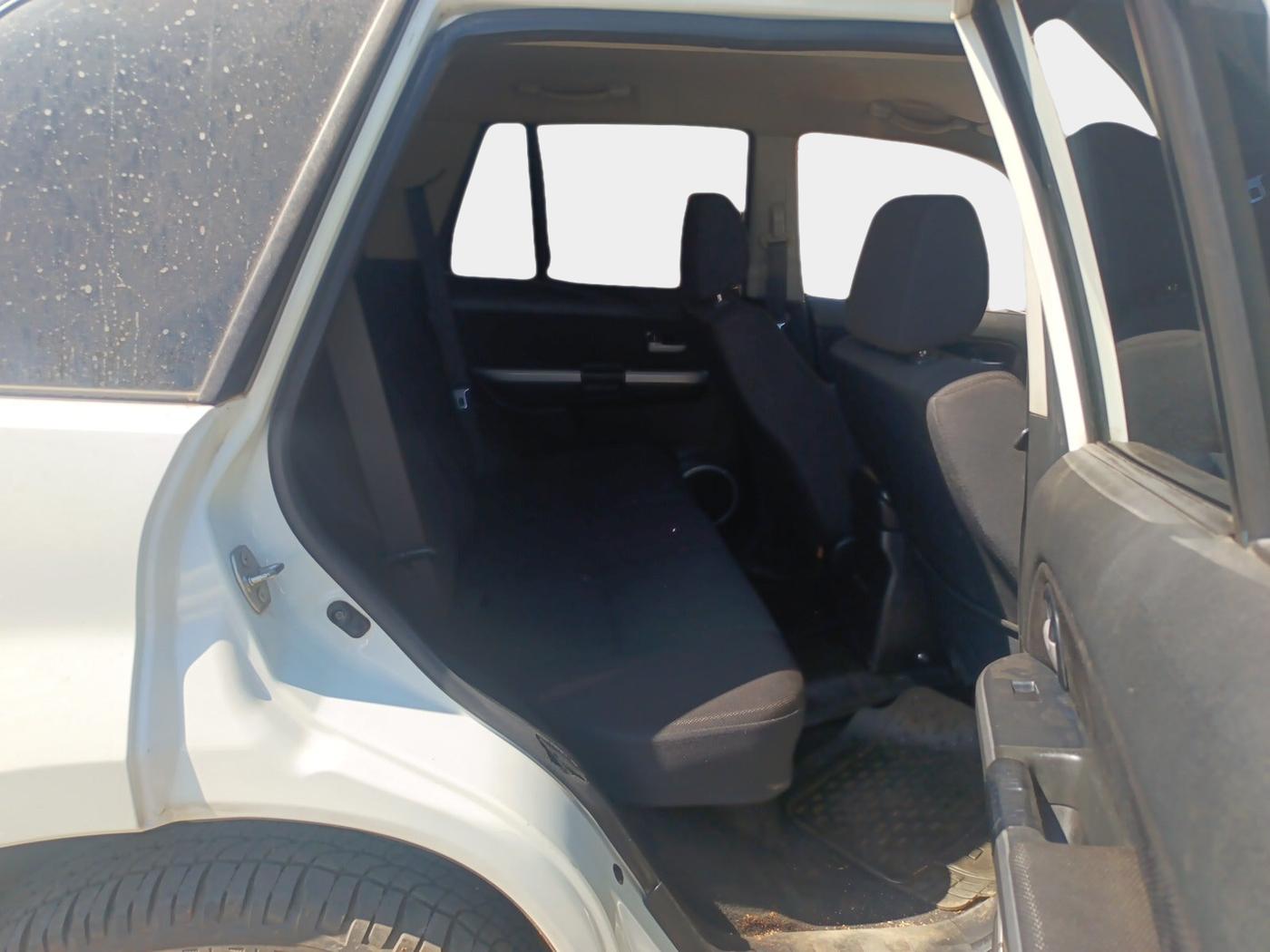 2011 Maruti Grand Vitara 2.4 MT, Petrol, Manual, 1,43,350 km, interior