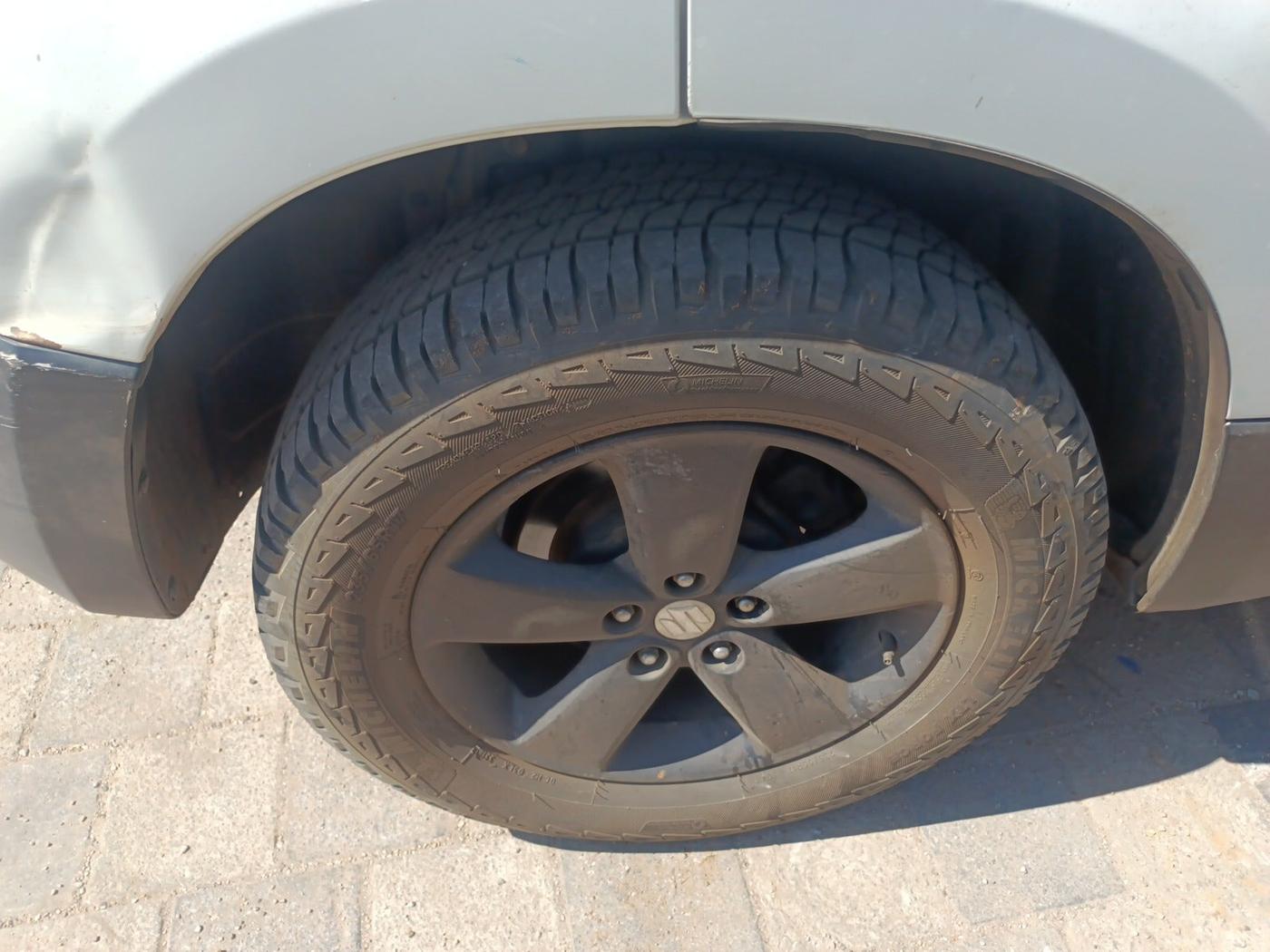 2011 Maruti Grand Vitara 2.4 MT, Petrol, Manual, 1,43,350 km, tyre