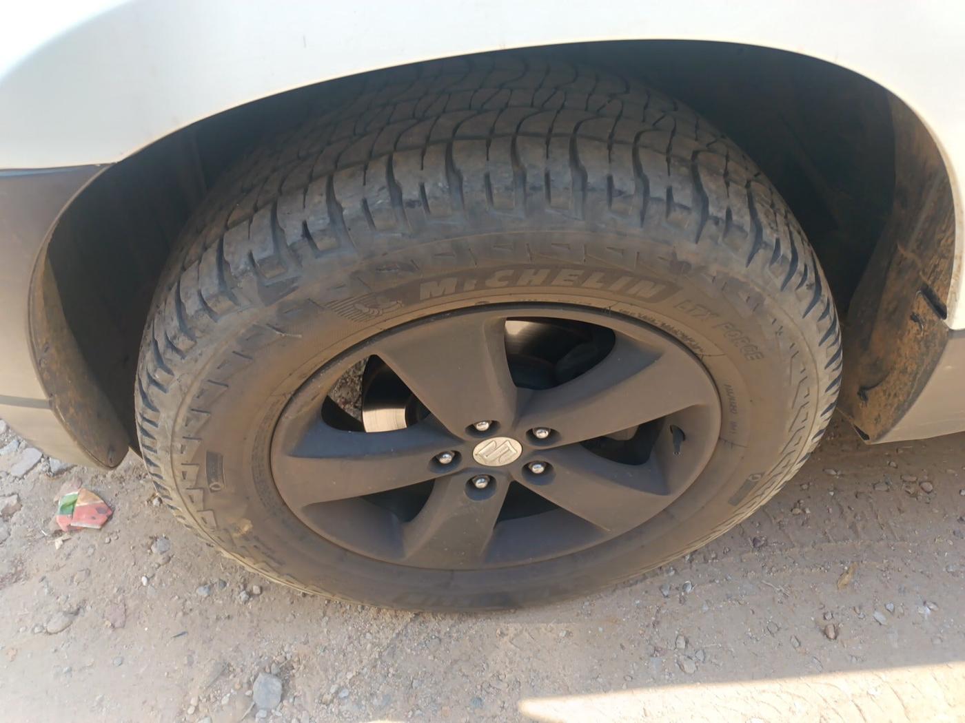 2011 Maruti Grand Vitara 2.4 MT, Petrol, Manual, 1,43,350 km, tyre