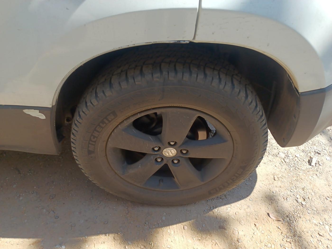 2011 Maruti Grand Vitara 2.4 MT, Petrol, Manual, 1,43,350 km, tyre