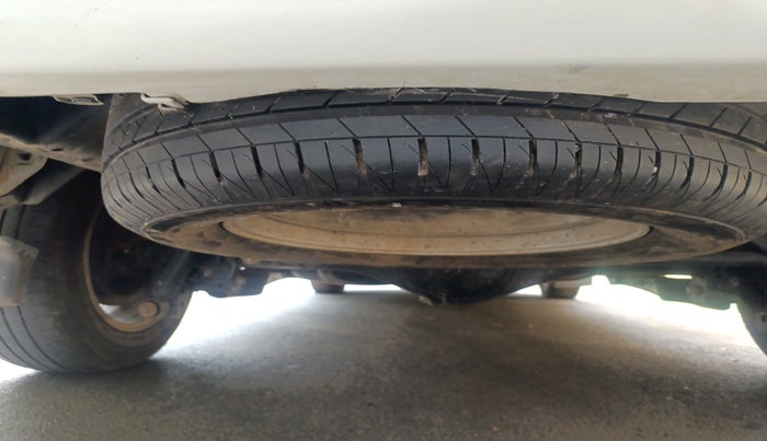 2016 Toyota Innova Crysta 2.4 VX 8 STR, Diesel, Manual, 1,24,917 km, tyre