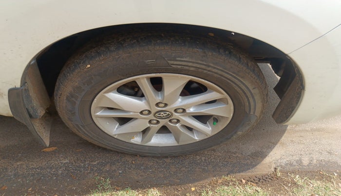 2016 Toyota Innova Crysta 2.4 VX 8 STR, Diesel, Manual, 1,24,917 km, tyre