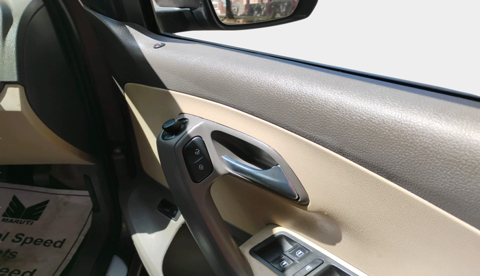 2017 Volkswagen Vento HIGHLINE 1.6 MPI, Petrol, Manual, 1,02,294 km, interior