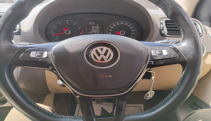 2017 Volkswagen Vento HIGHLINE 1.6 MPI, Petrol, Manual, 1,02,294 km, interior