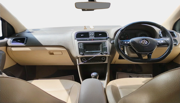 2017 Volkswagen Vento HIGHLINE 1.6 MPI, Petrol, Manual, 1,02,294 km, interior