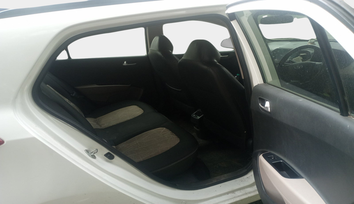 2015 Hyundai Grand i10 SPORTZ 1.2 KAPPA VTVT, Petrol, Manual, 1,46,031 km, interior