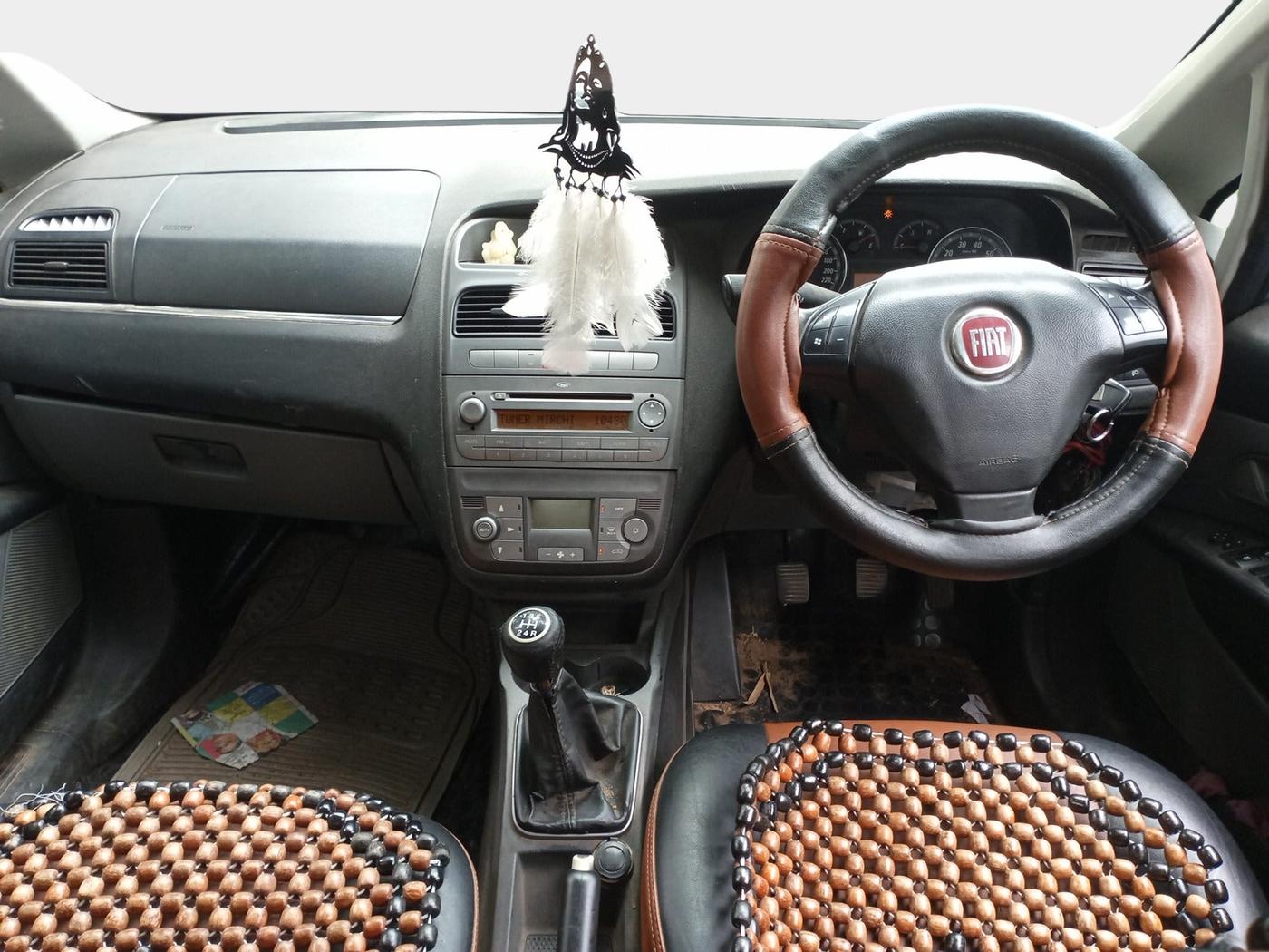 2011 Fiat Grand Punto EMOTION 1.3, Diesel, Manual, 1,04,590 km, interior