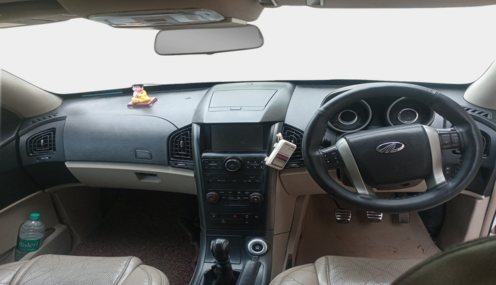 2015 Mahindra XUV500 W10, Diesel, Manual, 1,29,577 km, interior