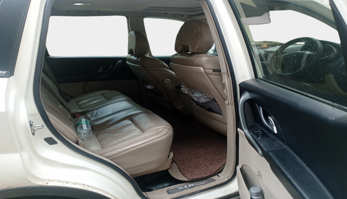 2015 Mahindra XUV500 W10, Diesel, Manual, 1,29,577 km, interior