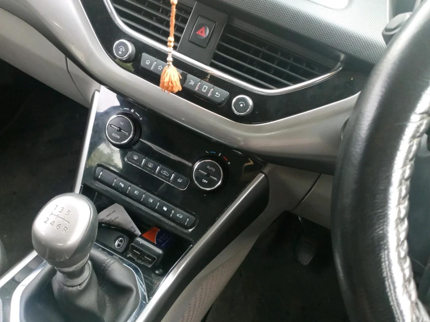 2017 Tata NEXON XZ PLUS PETROL, Petrol, Manual, 98,982 km, interior