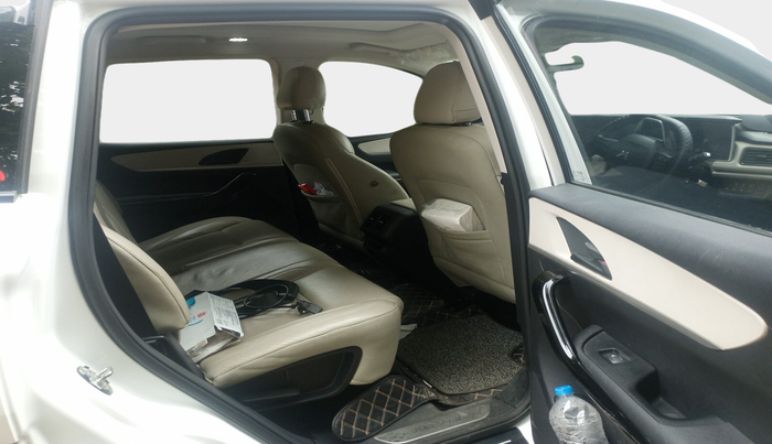 2023 Mahindra XUV700 AX 5 D AT 7 STR, Diesel, Automatic, 86,038 km, interior