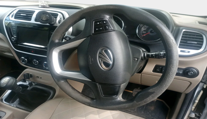 2017 Mahindra TUV300 T10, Diesel, Manual, 85,046 km, interior