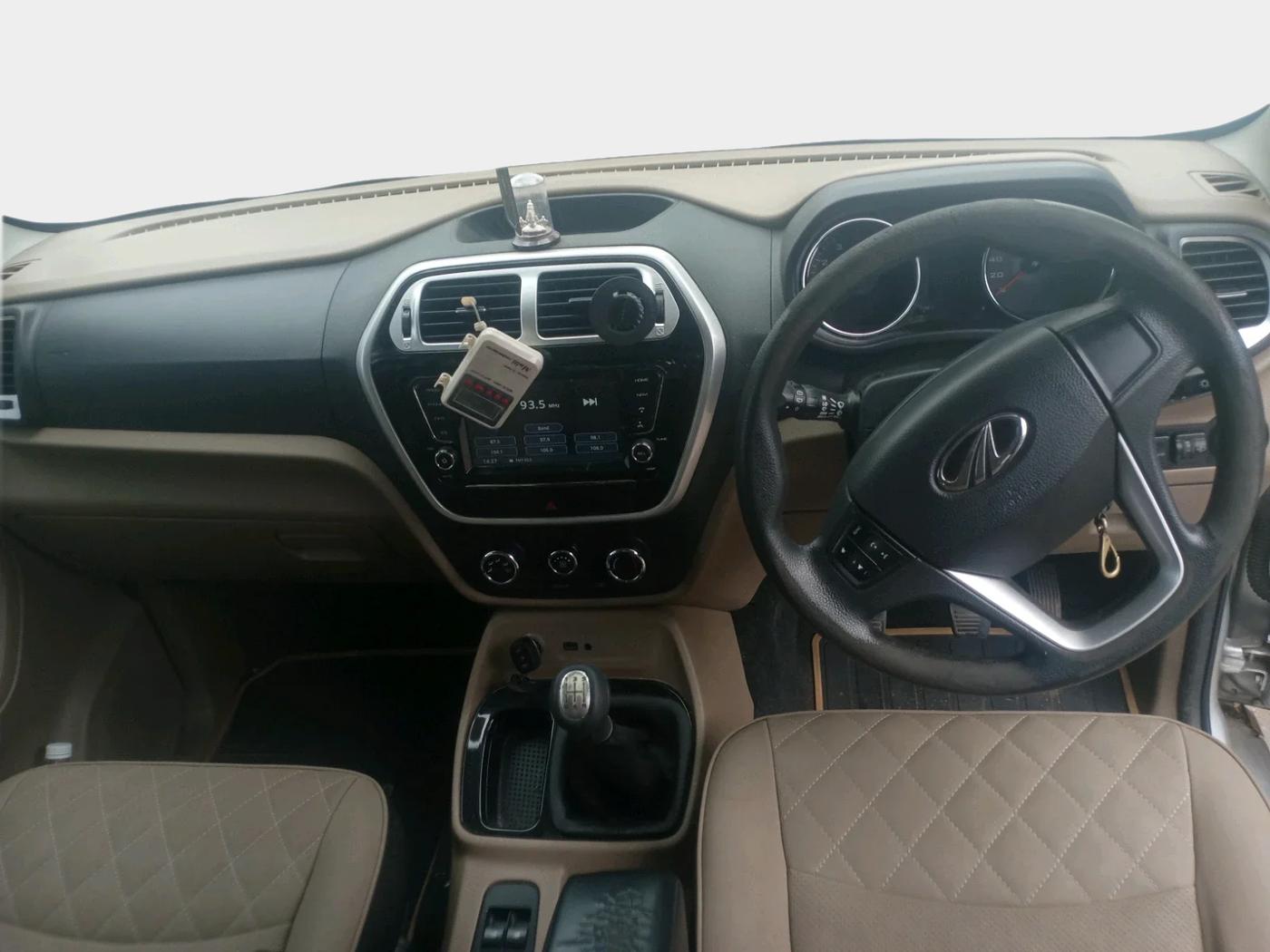 2017 Mahindra TUV300 T10, Diesel, Manual, 85,046 km, interior