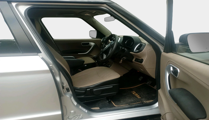 2017 Mahindra TUV300 T10, Diesel, Manual, 85,046 km, interior