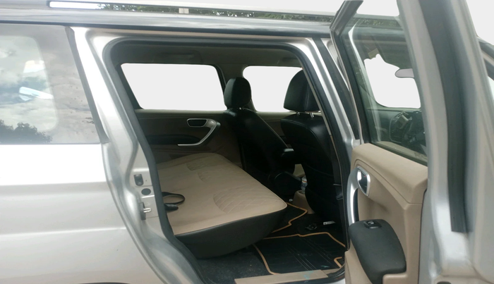 2017 Mahindra TUV300 T10, Diesel, Manual, 85,046 km, interior