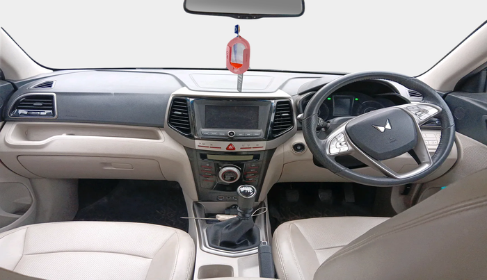 2023 Mahindra XUV300 W8 (O) 1.2 PETROL, Petrol, Manual, 39,091 km, interior