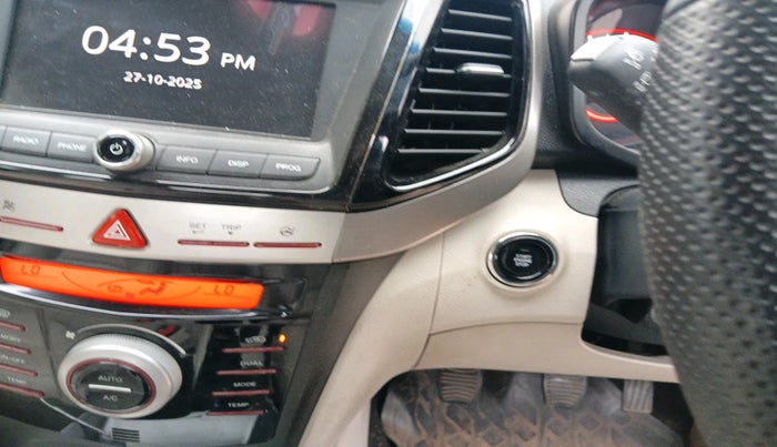 2023 Mahindra XUV300 W8 (O) 1.2 PETROL, Petrol, Manual, 39,091 km, interior