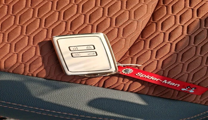 2024 Renault Kiger RXT (O) MT, Petrol, Manual, 5,540 km, interior