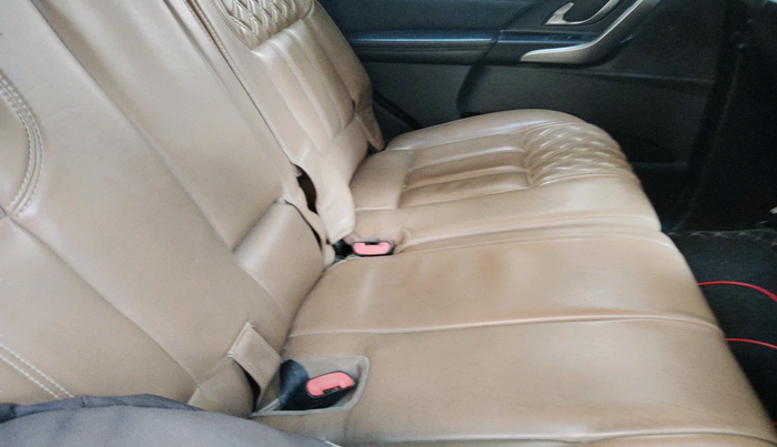 2018 Mahindra XUV500 W11 (O) AWD AT, Diesel, Automatic, 1,30,676 km, interior