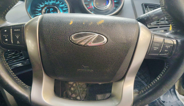 2018 Mahindra XUV500 W11 (O) AWD AT, Diesel, Automatic, 1,30,676 km, interior