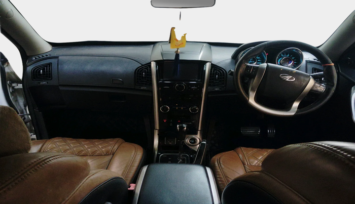 2018 Mahindra XUV500 W11 (O) AWD AT, Diesel, Automatic, 1,30,676 km, interior