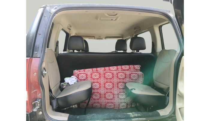 2018 Mahindra TUV300 T10, Diesel, Manual, 1,37,636 km, exterior