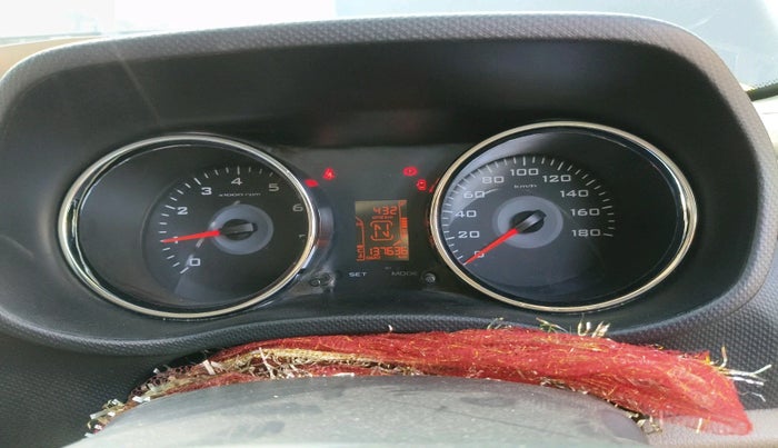 2018 Mahindra TUV300 T10, Diesel, Manual, 1,37,636 km, interior