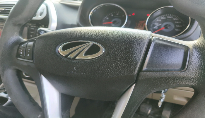 2018 Mahindra TUV300 T10, Diesel, Manual, 1,37,636 km, interior