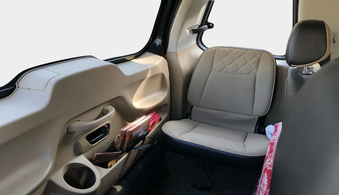 2018 Mahindra TUV300 T10, Diesel, Manual, 1,37,636 km, interior