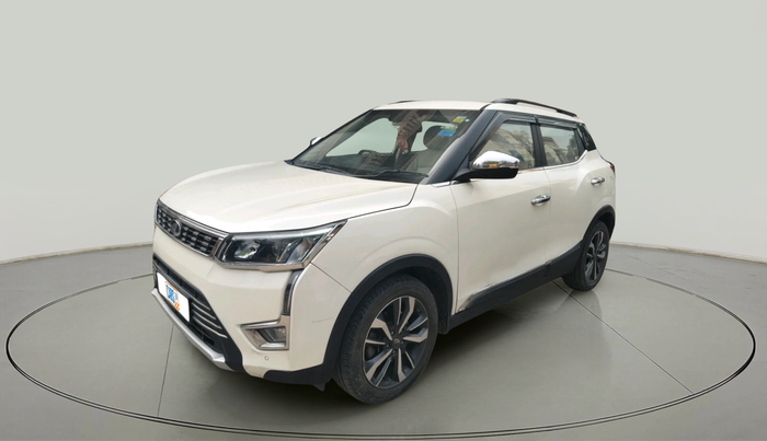 2021 Mahindra XUV300 W8 (O) 1.2 PETROL, Petrol, Manual, 28,893 km, exterior