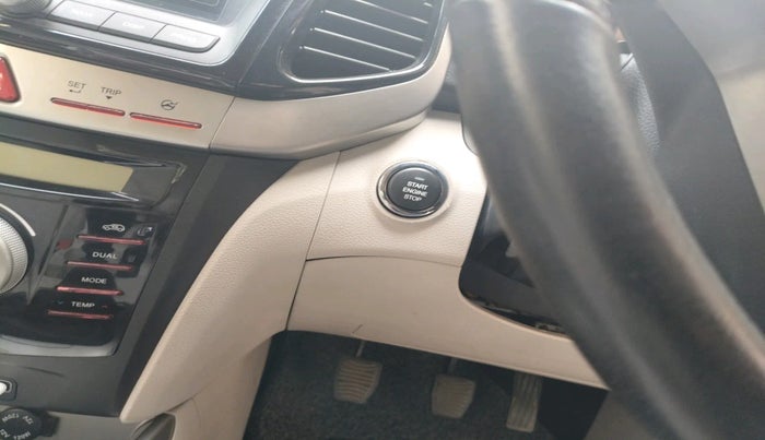 2021 Mahindra XUV300 W8 (O) 1.2 PETROL, Petrol, Manual, 28,893 km, interior