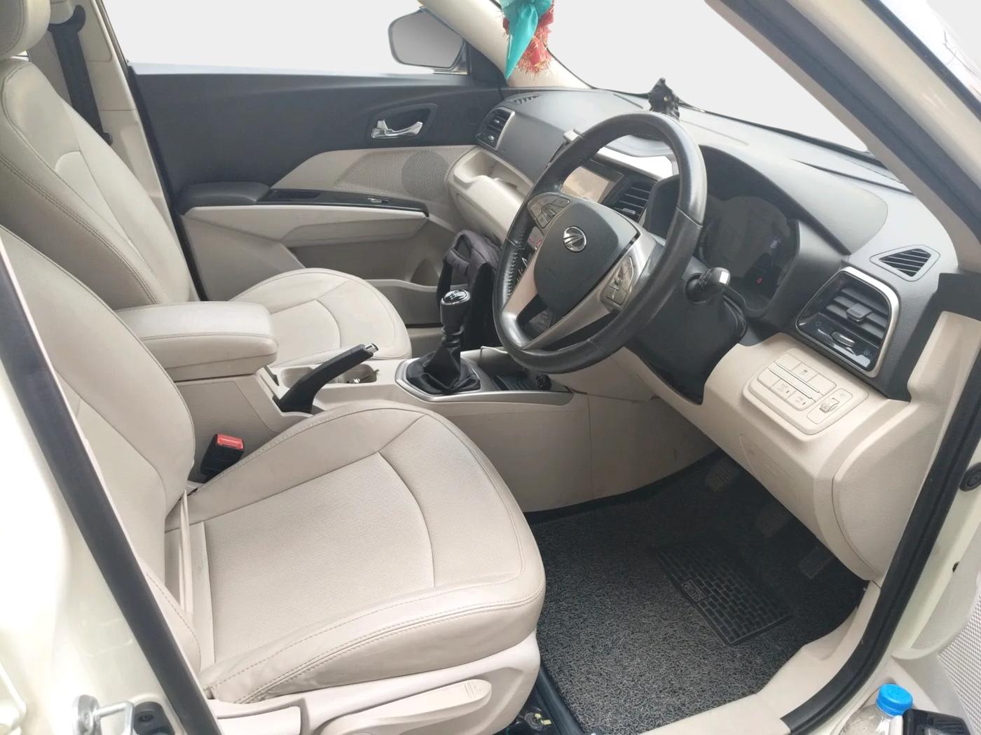 2021 Mahindra XUV300 W8 (O) 1.2 PETROL, Petrol, Manual, 30,500 km, interior