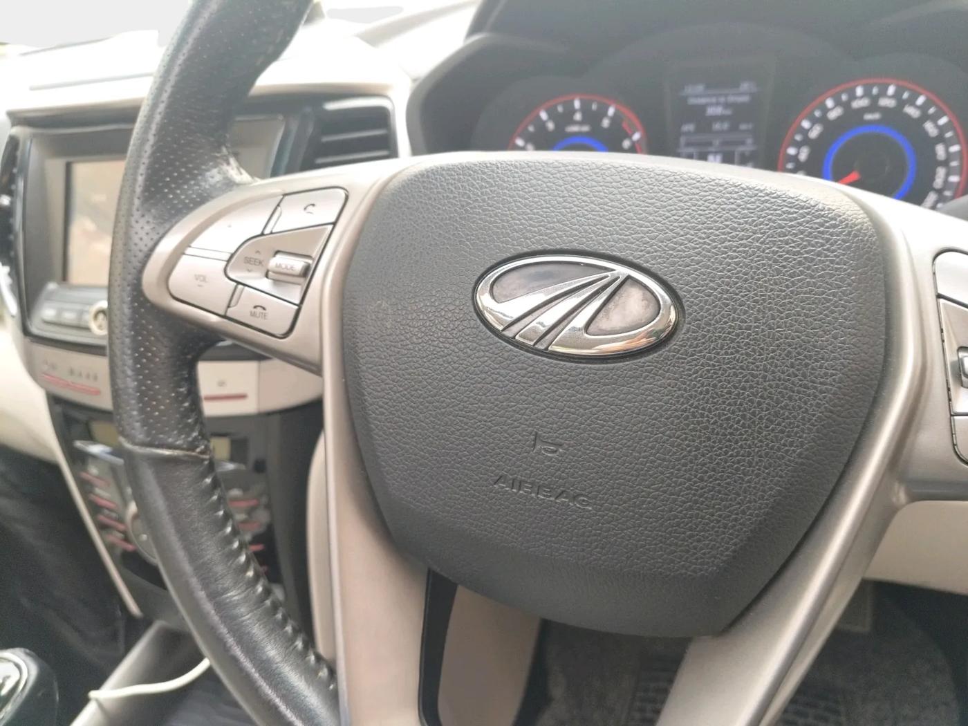 2021 Mahindra XUV300 W8 (O) 1.2 PETROL, Petrol, Manual, 30,500 km, interior