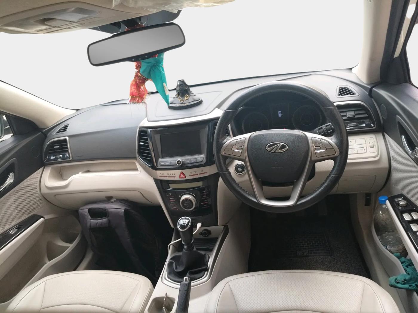 2021 Mahindra XUV300 W8 (O) 1.2 PETROL, Petrol, Manual, 30,500 km, interior