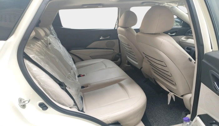 2021 Mahindra XUV300 W8 (O) 1.2 PETROL, Petrol, Manual, 28,893 km, interior